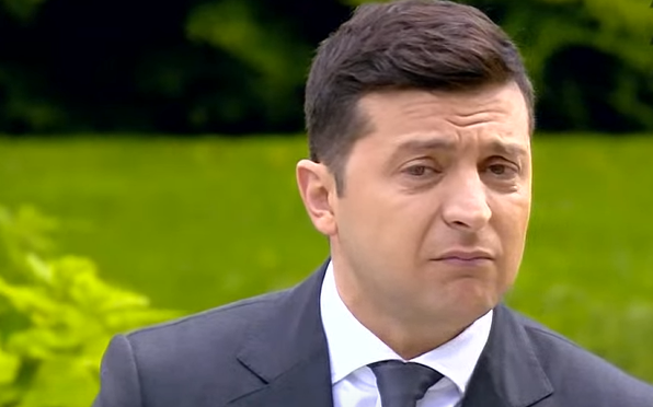 Біля резиденції Зеленського влаштували масштабну акцію протесту проти інспектування бойовиками позицій ООС