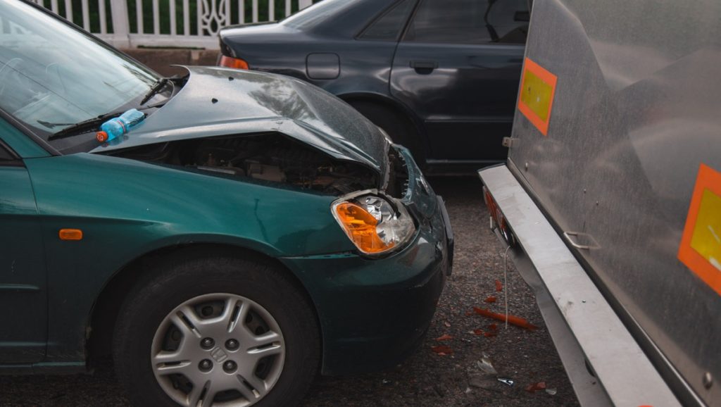 У Дніпрі в аварію потрапили чотири автомобілі, є постраждалі: подробиці та фото