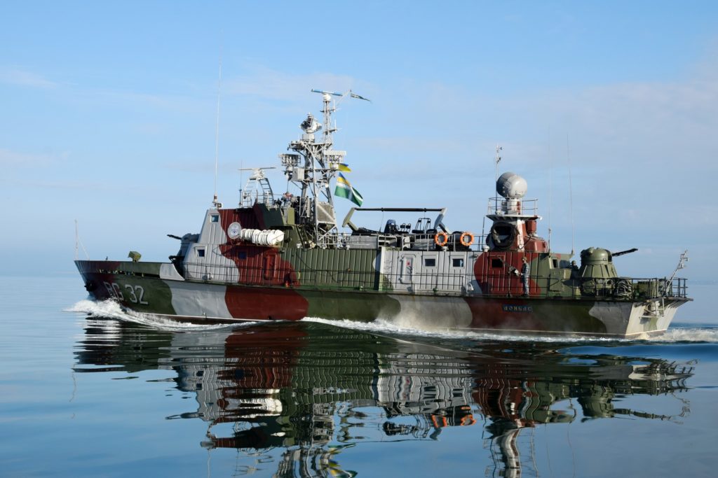 Морські прикордонники провели навчання зі стрільбами в Азовському морі: яскраві фото та відео