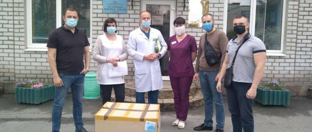 Запорізька обласна інфекційна лікарня отримала чергову партію захисних костюмів від Порошенка