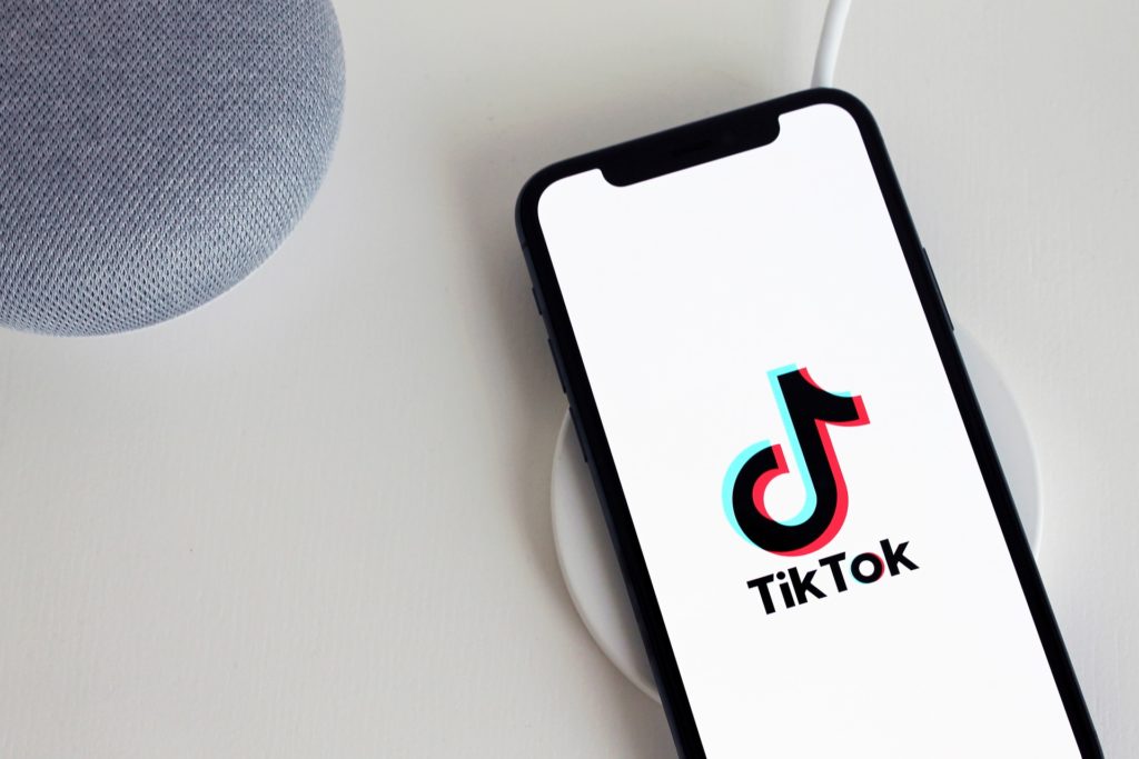 Власник TikTok відмовився продавати Microsoft соцмережу