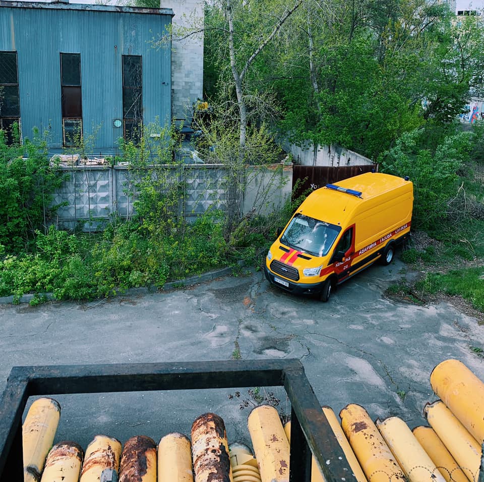 У Києві поблизу газозаправної станції виявили вибухівку: фото
