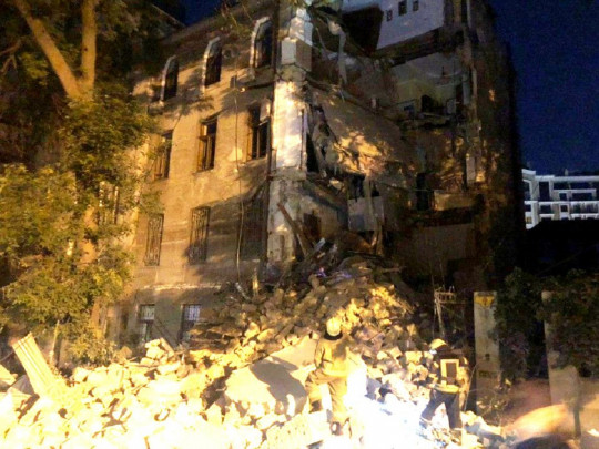 В Одесі обвалилась частина багатоповерхівки: фото
