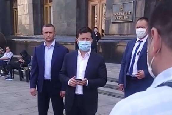 Зеленський порушив режим самоізоляції і вийшов на мітинг шахтарів під ОПУ