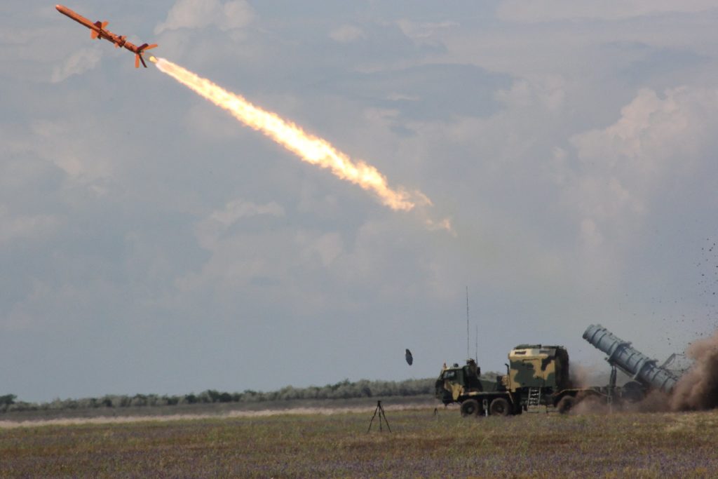 Обидві мішені знищено: ВМС провели успішні випробування ракетного комплексу “Нептун”