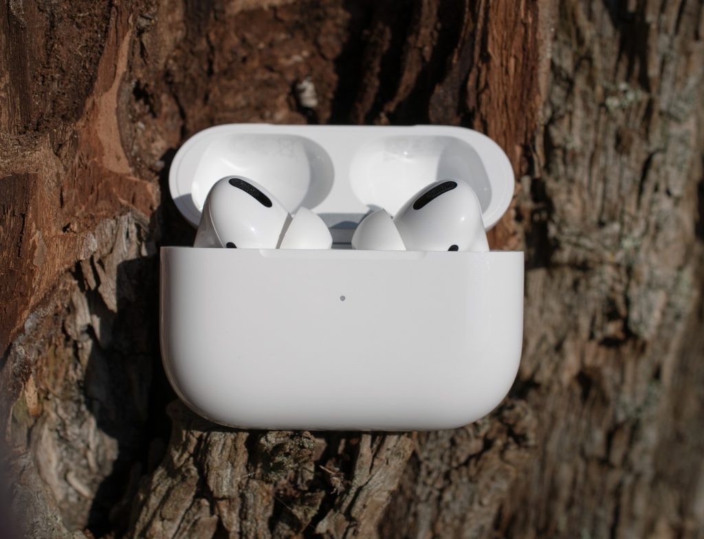 Навушники AirPods вибухнули у вусі в чоловіка: фото