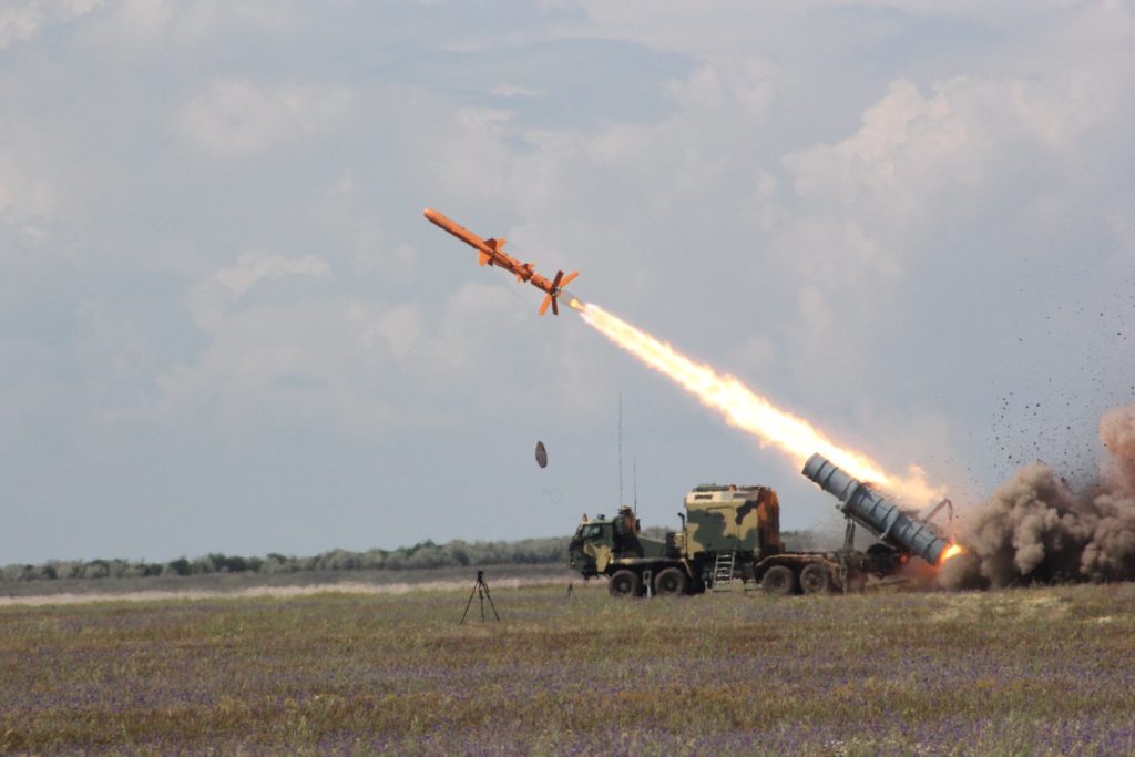Одновременно поражены две надводные цели: в Украине успешно испытали ракетный комплекс «Нептун»