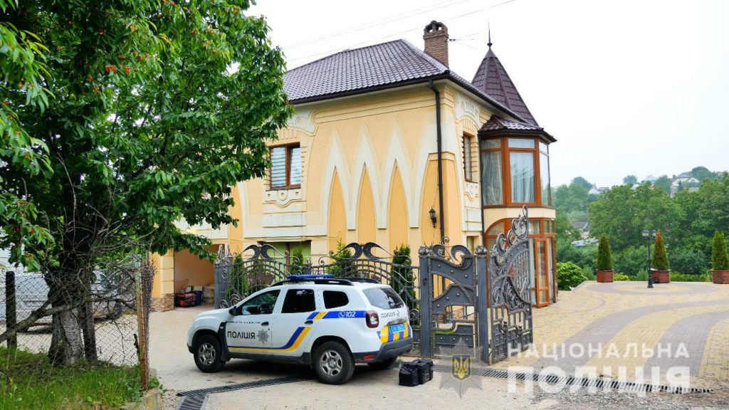 На Буковині злодій влаштував стрілянину і поранив двох поліцейських