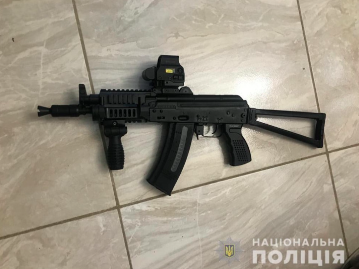 На Дніпропетровщині обстріляли з автомата житловий будинок: відео