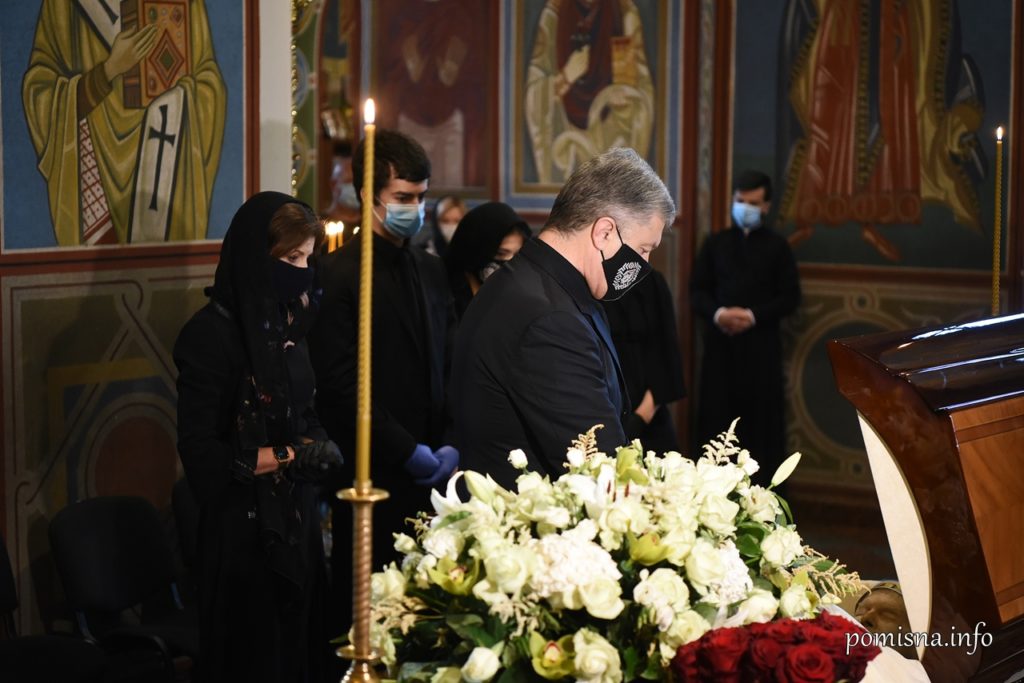 У Києві попрощались з батьком Петра Порошенка Героєм України Олексієм Порошенком: фото і відео