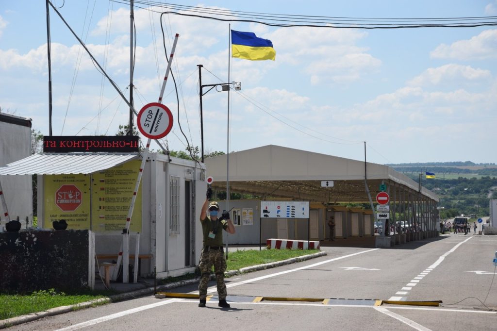 Бойовики заблокували КПВВ “Новотроїцьке”