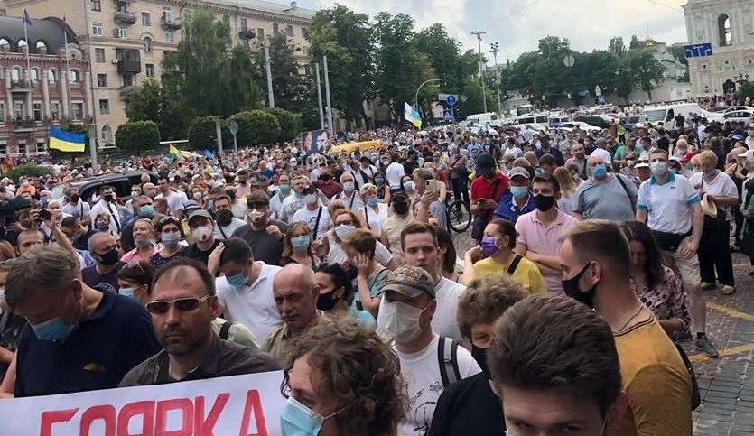 “Ні” політичним репресіям: прихильники Порошенка прийшли на Банкову