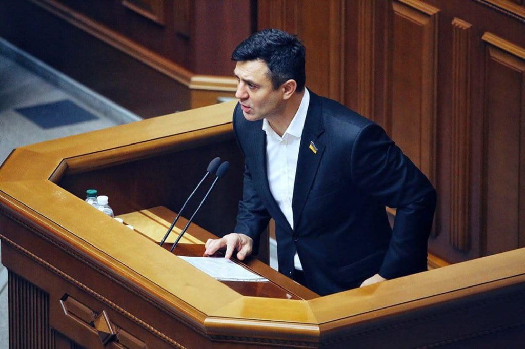 Искал оружие и требовал встать на колени: «Слуга народа» Тищенко срывал подсчет голосов в Ивано-Франковской области