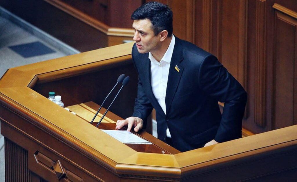 “Слуга народу” Тищенко з напарником вкрали у банку два мільйони доларів кредитних коштів – Лерос