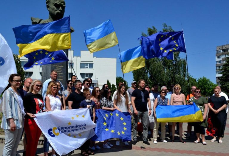 До третьої річниці безвізу “Європейська Солідарність” Київщини влаштувала автопробіг