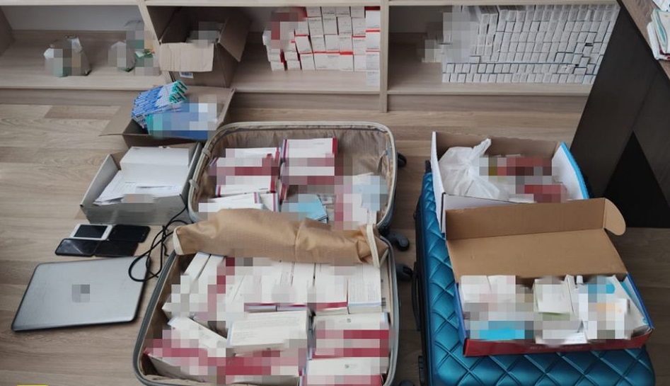 Правоохоронці викрили угруповання, яке займалось контрабандою ліків з Росії та Азії