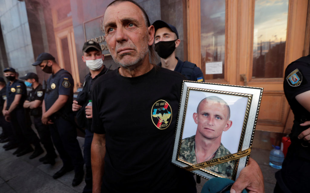 У смерті свого сина я звинувачую Зеленського – батько покинутого на Донбасі військового