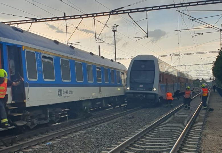 У Празі зіштовхнулись два потяги: евакуйовано понад 300 осіб