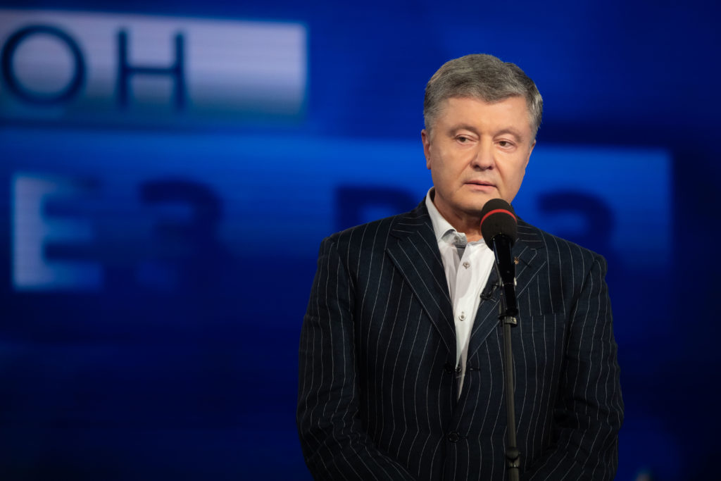 Влада демонструє відданість Кремлю – Порошенко на акції проти русифікації під Верховною Радою