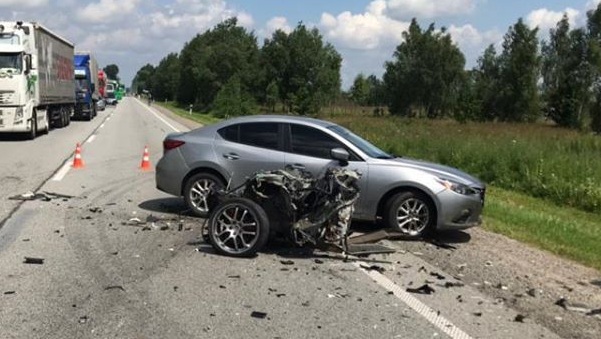 На Львівщині сталась масштабна ДТП, двоє людей загинули: фото