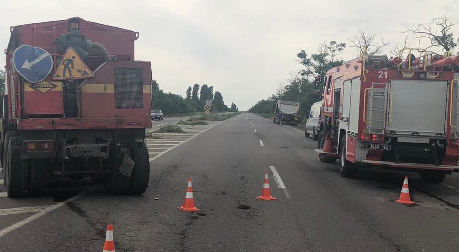 Смертельна ДТП на Миколаївщині: під час ремонтних робіт зіткнулися дві вантажівки, один загиблий