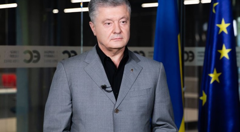 Порошенко заявив про загрозливу ситуацію в економіці і закликав не допустити боргів по зарплатам