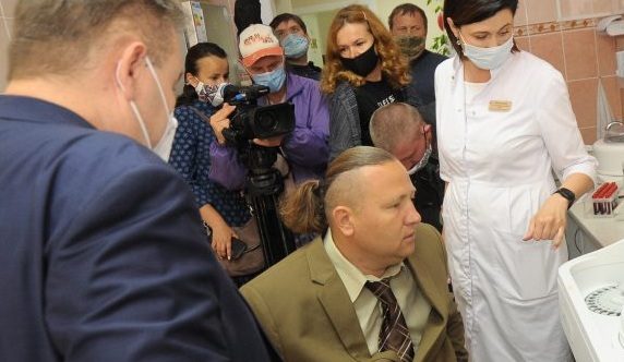Лікарні на Волині та Київщині отримали партію тестів на COVID-19 від Фонду Порошенка