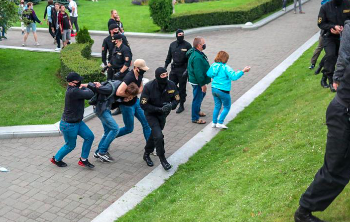 У Білорусі відбуваються масові протести через нереєстрацію опозиційних кандидатів на президентські вибори
