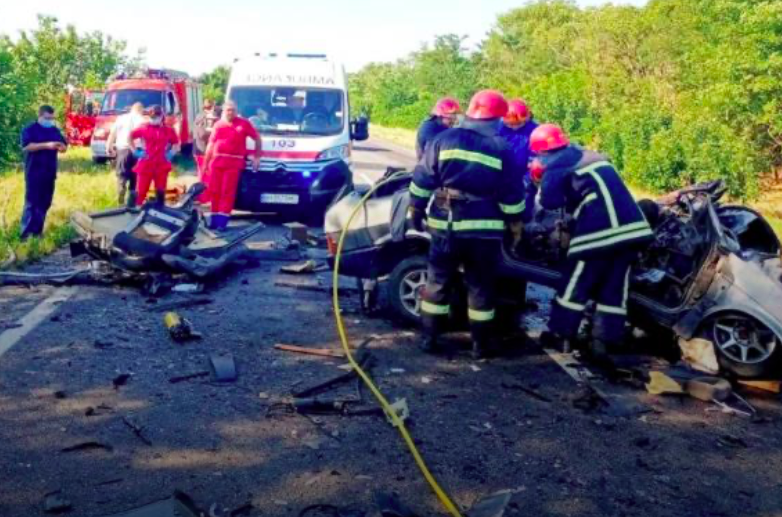 На Одещині в ДТП загинуло шість осіб, троє отримали поранення