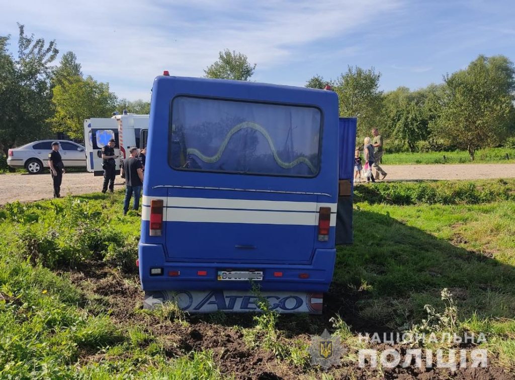 На Львівщині автобус вилетів у кювет: багато постраждалих