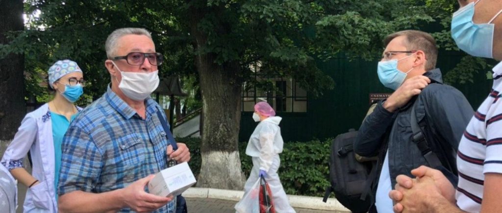 Тести від Порошенка знову передали в Івано-Франківську інфекційну лікарню, перше дослідження показало антитіла у 40% персоналу