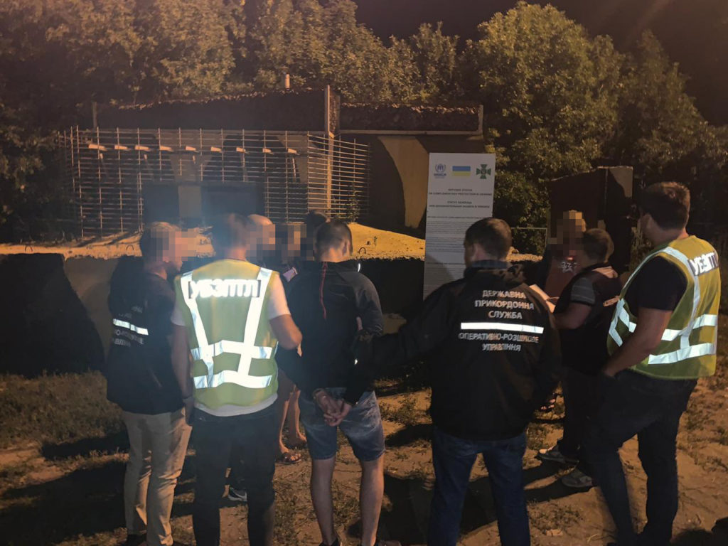 Росіянин намагався вивезти з України трьох жінок для сексуальної експлуатації