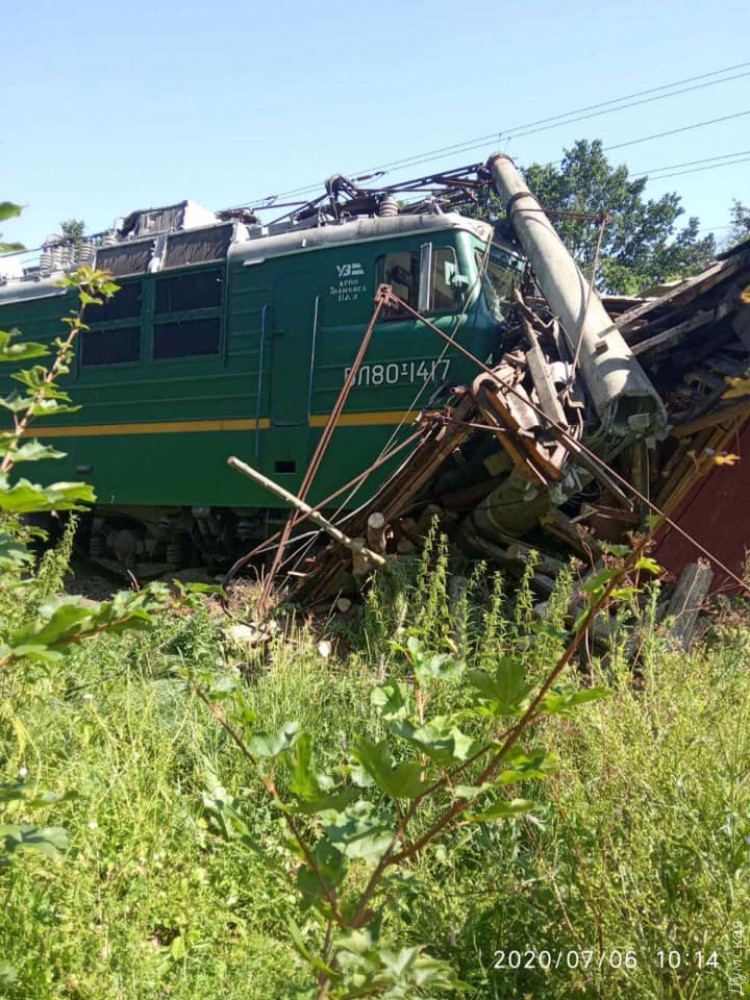 На Кіровоградщині зійшов з рейок вантажний поїзд: перші подробиці і фото
