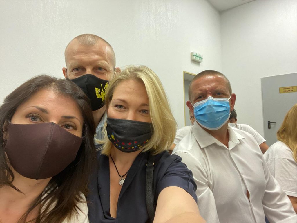 Депутати “Європейської Солідарності” прийшли на суд до Антоненка