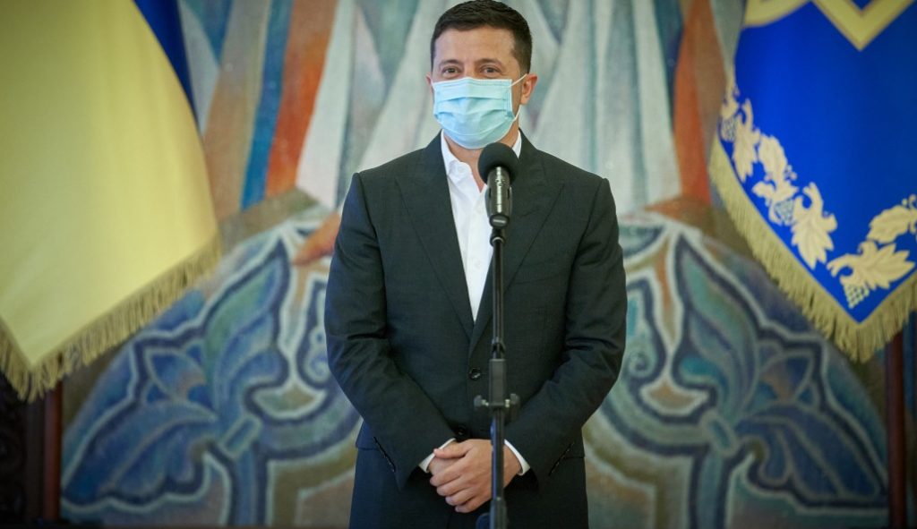 Зеленський заявив, що Україна вже може продавати медичні маски за кордон