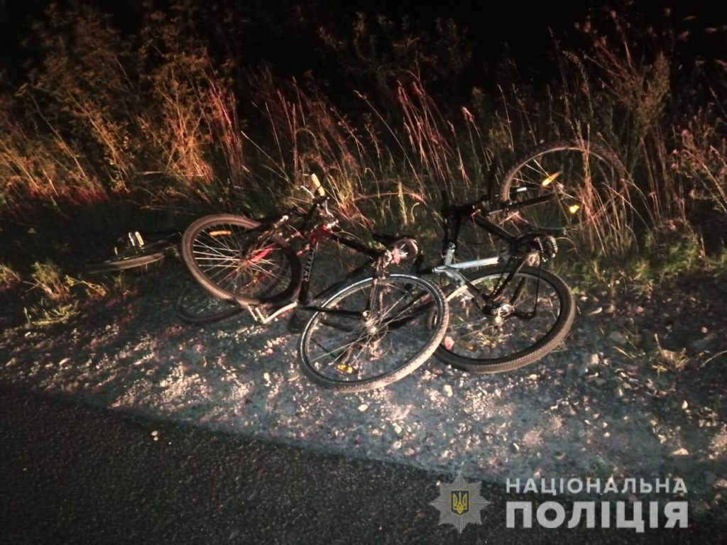 На Закарпатті водій вантажівки збив трьох підлітків і зник з місця події