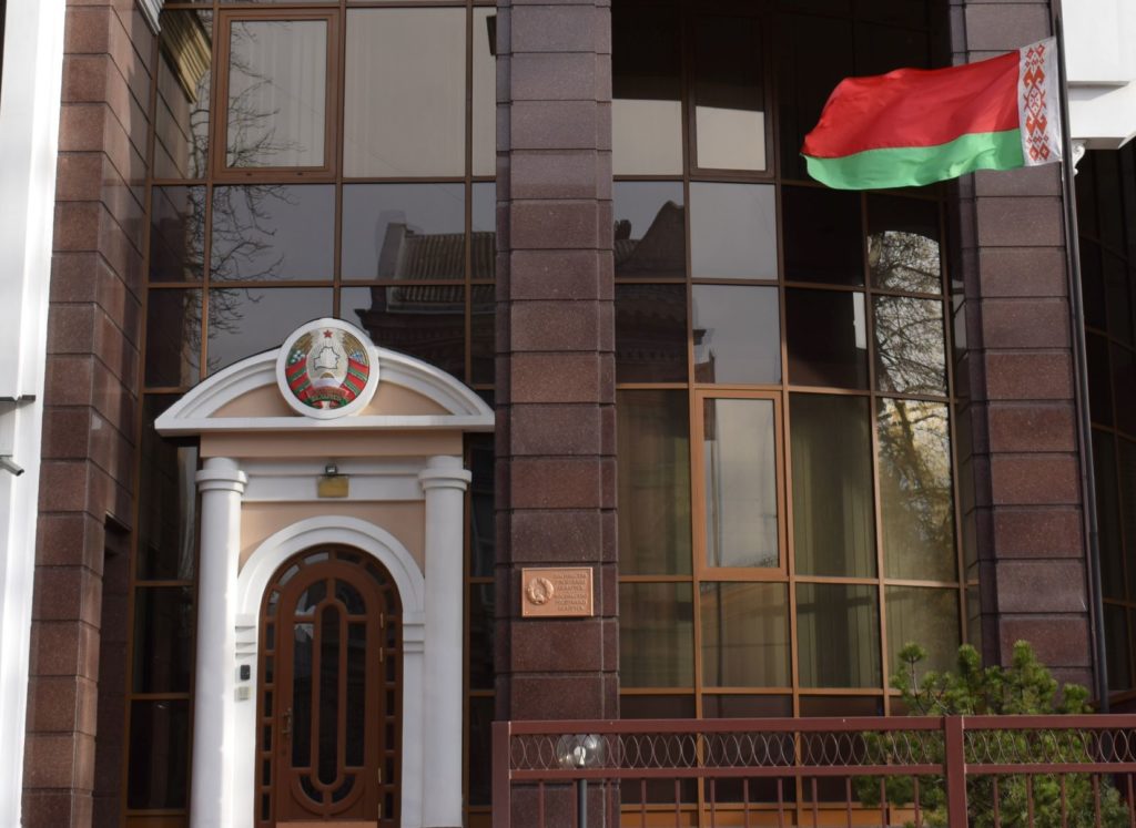 Під посольством Білорусі у Києві збирається мітинг: подробиці “Прямого”