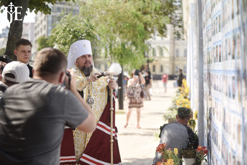 Митрополит Епіфаній освятив Стіну пам’яті загиблих українських воїнів