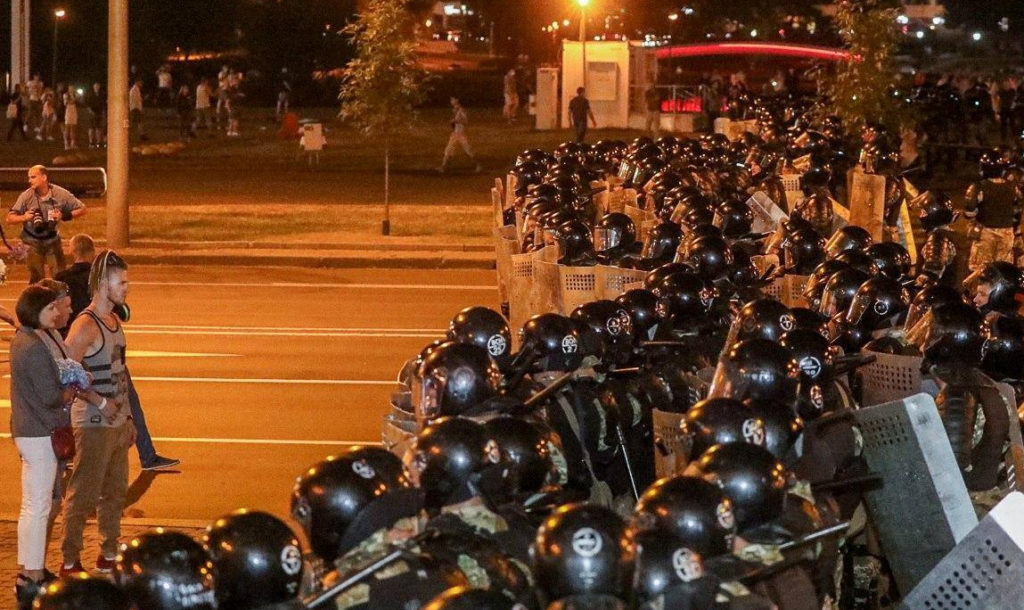 Протести у Мінську проти результатів виборів президента: фоторепортаж