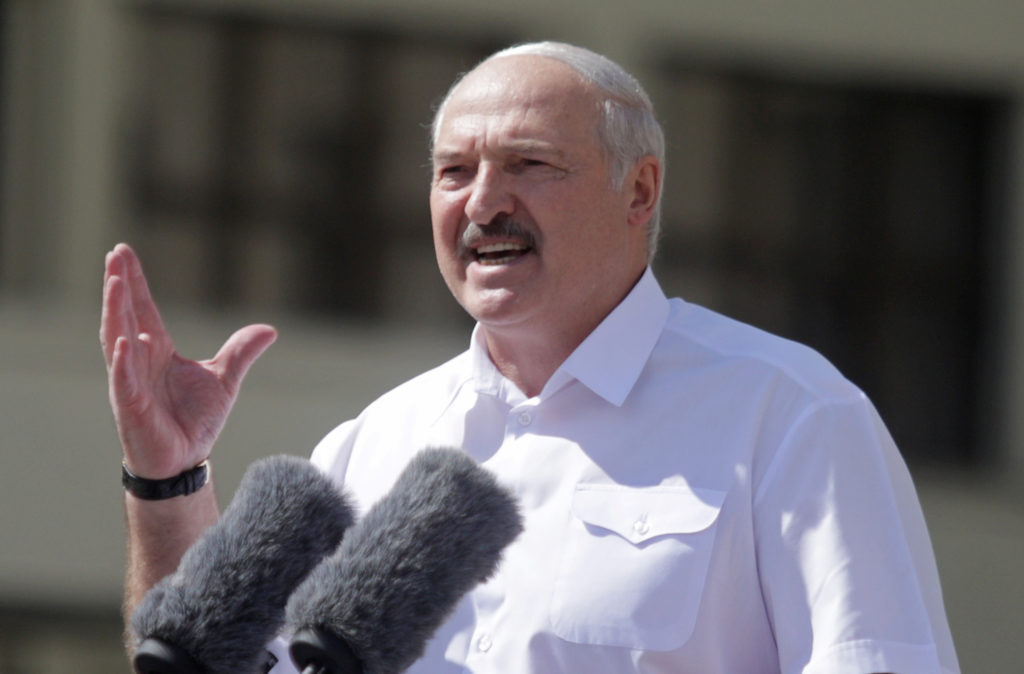 Лукашенко попросил Путина открыть авиасообщение из Беларуси в оккупированный Крым — СМИ