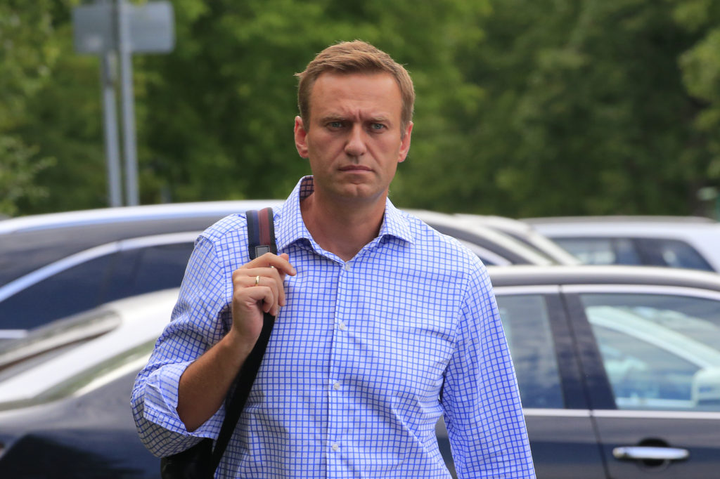 Евросоюз согласовал санкции против России за отравление Навального