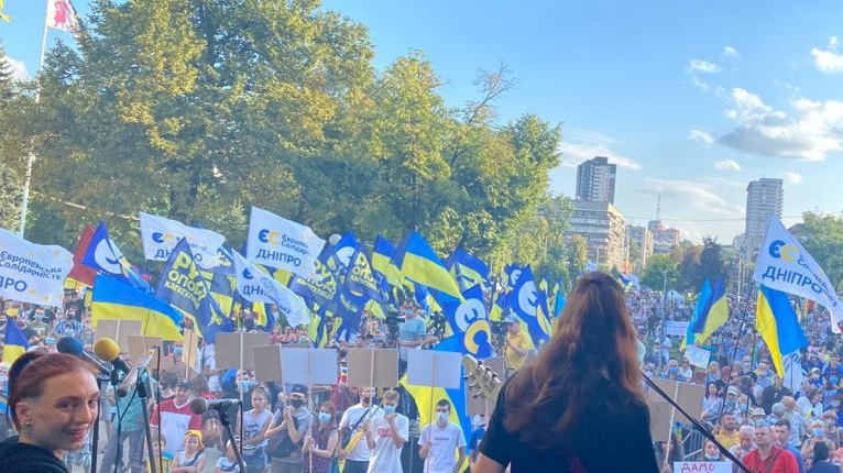 У Дніпрі відбулася багатотисячна акція проти капітуляції та реваншу “п’ятої колони” Кремля