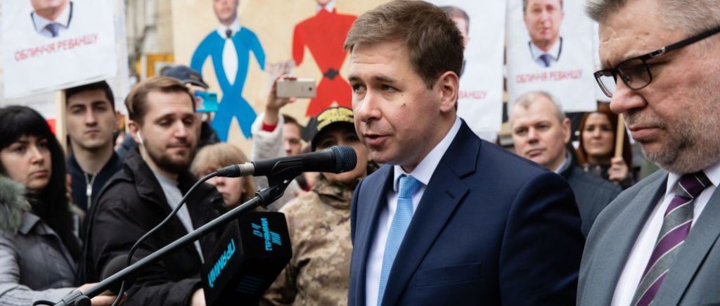 Адвокат Ілля Новіков про повторний арешт картин Порошенка: коли керівник держави не визнає своїх помилок і забороняє “давати задню” – це стилістика Путіна