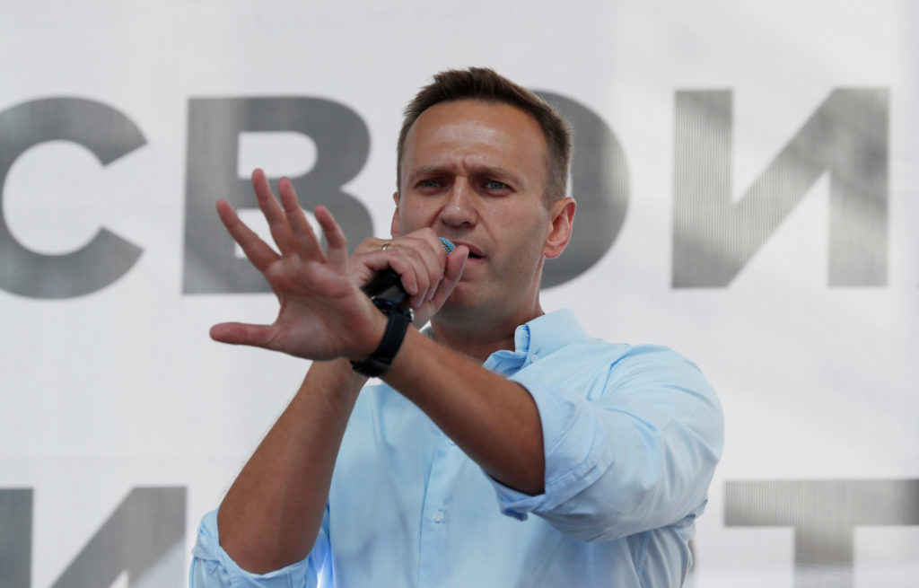 Отруєння Навального: з’явилось відео, як російський політик кричить у літаку