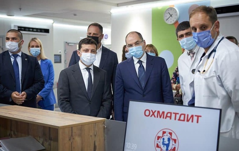 Після візиту Зеленського працівники дитячої лікарні “Охматдит” отримали вдвічі меншу зарплату, ніж у червні