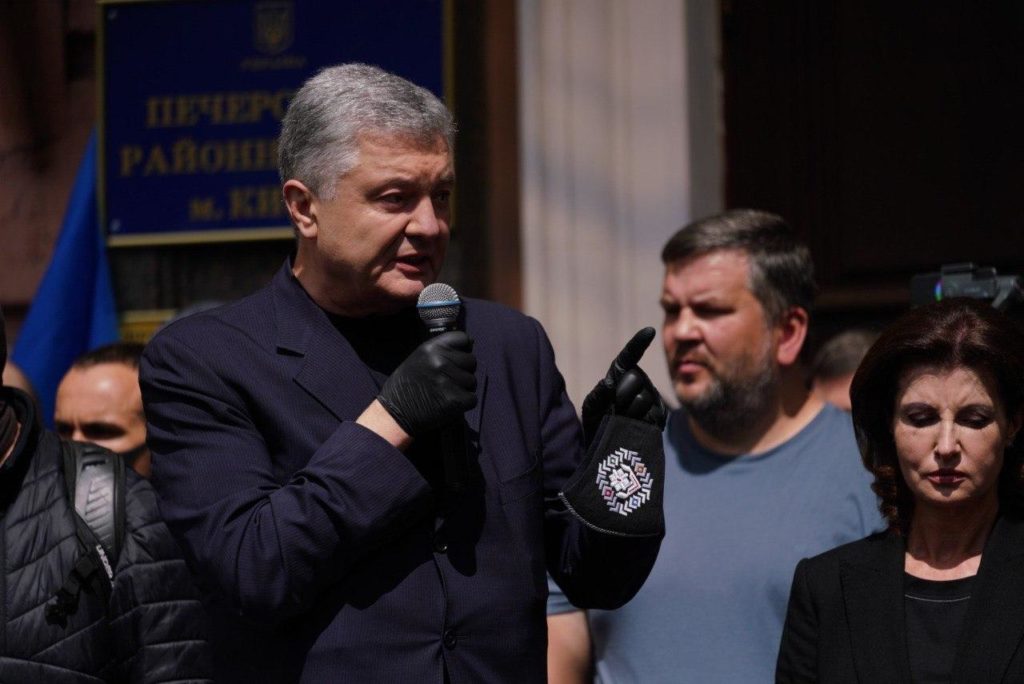 Влада практично зупинила розвиток економіки, але так і не спромоглася загальмувати поширення COVID-19 – Порошенко