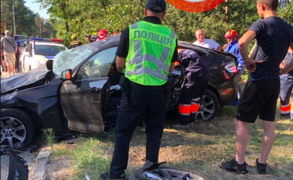 Троє загиблих та двоє травмованих, під Києвом сталась жахлива ДТП: перші фото