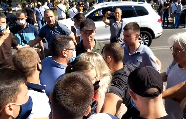 Охрана Зеленского в Днепре сломала ребро девушке-активистке: документ