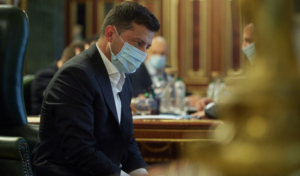 Дистанційна освіта і нові правила роботи кафе: Зеленський ухвалив низку рішень щодо боротьби з COVID-19