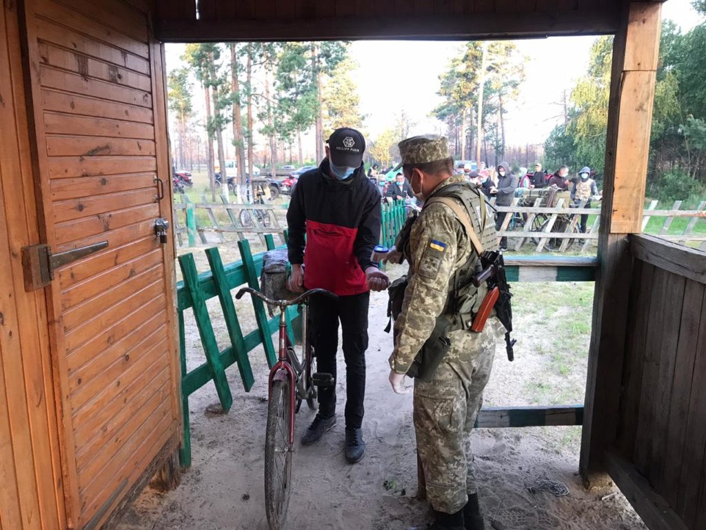 Через українсько-білоруський кордон обмежили пропуск людей